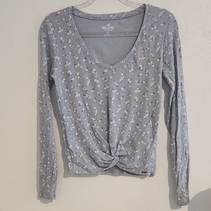 NWOT Hollister Silver Tie Front Fitted Blouse